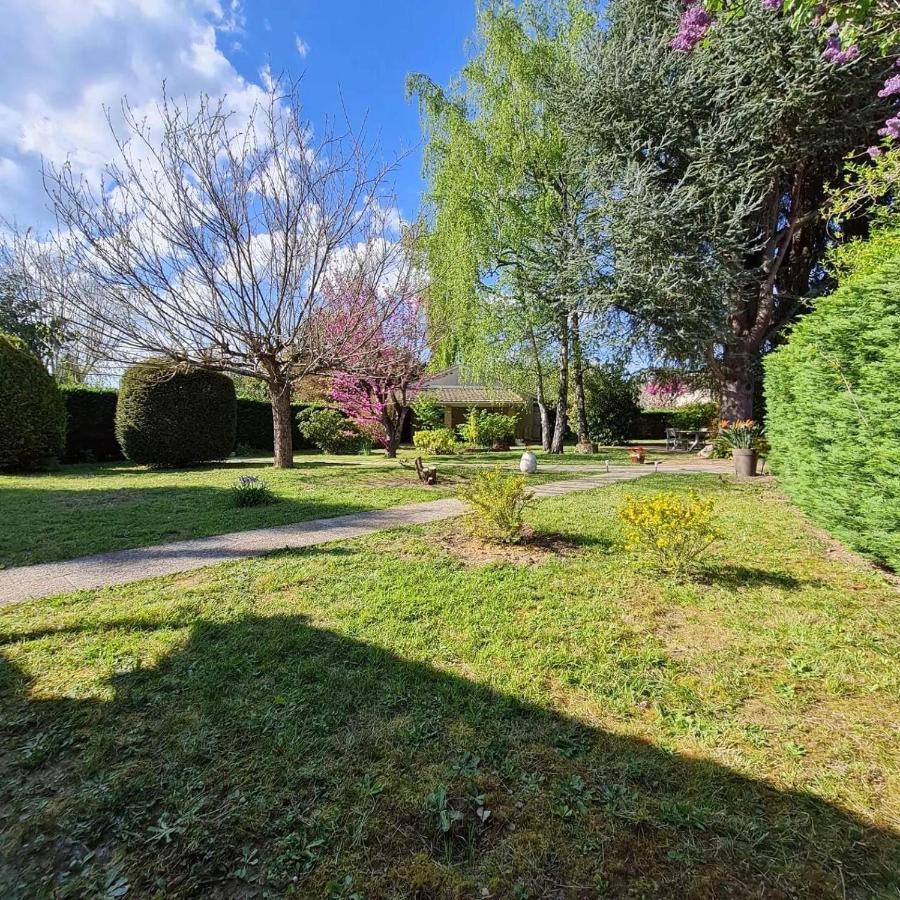 Bed and Breakfast Les Cedres Bleus Saint-Medard-de-Mussidan Exterior foto