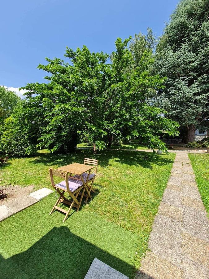 Bed and Breakfast Les Cedres Bleus Saint-Medard-de-Mussidan Exterior foto