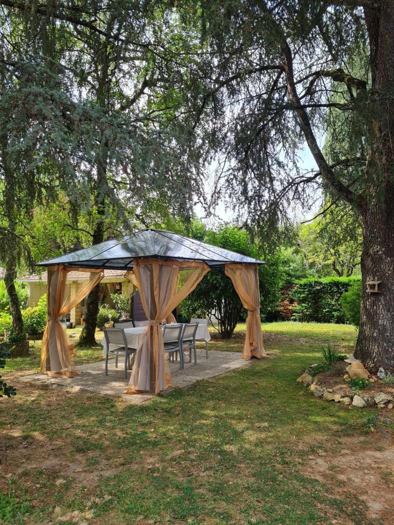 Bed and Breakfast Les Cedres Bleus Saint-Medard-de-Mussidan Exterior foto